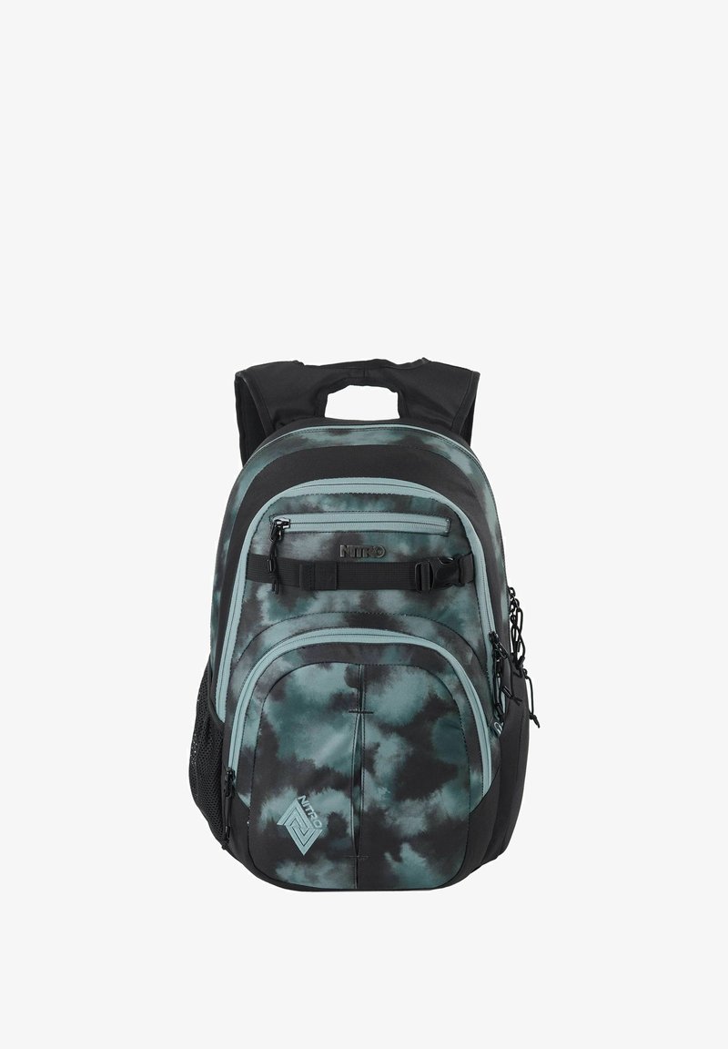 Sac à dos tie-dye noir et bleu sarcelle en tissu durable, doté de poches avant zippées, de bretelles ajustables et de poches latérales en maille.
