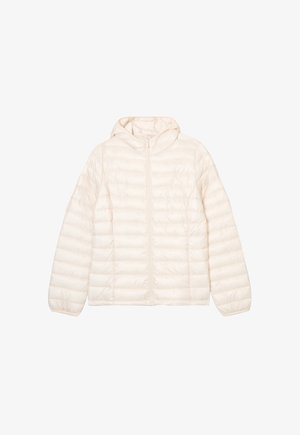 Chaqueta de plumas ligera en color crema, con capucha, cierre de cremallera en la parte delantera y textura acolchada vertical para aislamiento.