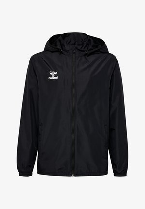 Zwarte windbreaker jas met een ritssluiting aan de voorkant, verstelbare capuchon, elastische manchetten en witte logodetails. Glad, lichtgewicht materiaal.