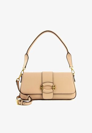 Sac à bandoulière en cuir beige avec ferrures dorées, rabat pliant, détail central à boucle et bandoulière amovible réglable.