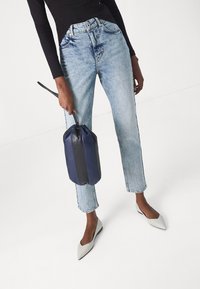 Karl Lagerfeld Jeans Kavbojke slim fit - visual acid mid blue