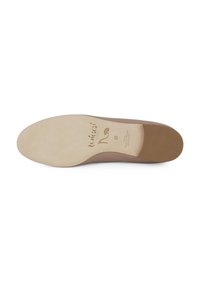 Beige lädersko sula med en jämn, matt yta. Har en rundad tå och lätt vaddering. Märkt med varumärkets logotyp och storlek 37.