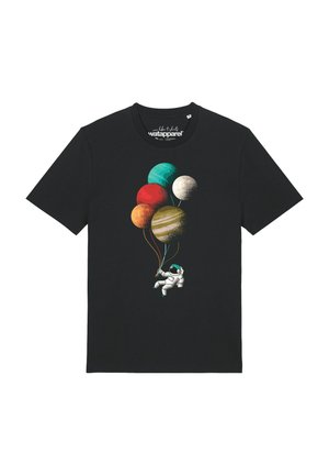 T-shirt noir avec un graphisme d’astronaute tenant cinq ballons en forme de planètes de différentes couleurs flottant vers le haut.