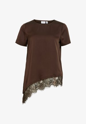 Brązowa bluzka z krótkim rękawem, okrągłym dekoltem i asymetrycznym dołem ozdobionym kwiatową koronką u dołu.