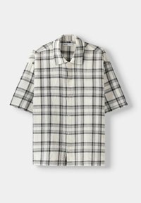 Lyhythihainen ruudullinen paita, jossa on mustavalkoinen ruutukuvio. Valmistettu kevyestä kankaasta, jossa on klassinen kaulus ja napp closure.