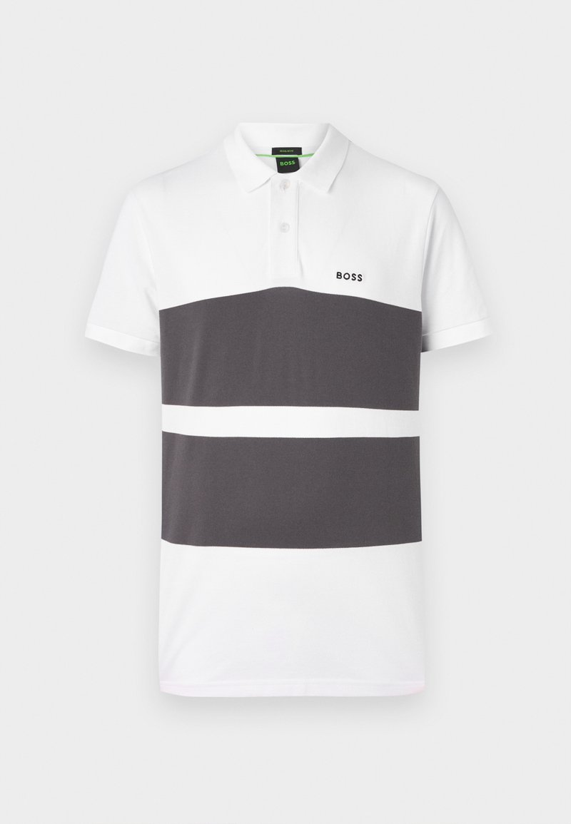 Polo en blanc et gris foncé avec trois rayures horizontales. Doté d'un col classique, de manches courtes et d'un petit logo sur la poitrine.