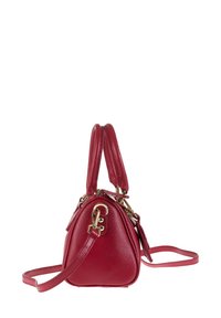 Borsa a mano in pelle rossa con superficie texturizzata, forma triangolare, doppi manici e accessori in metallo dorato. Include una tracolla regolabile.