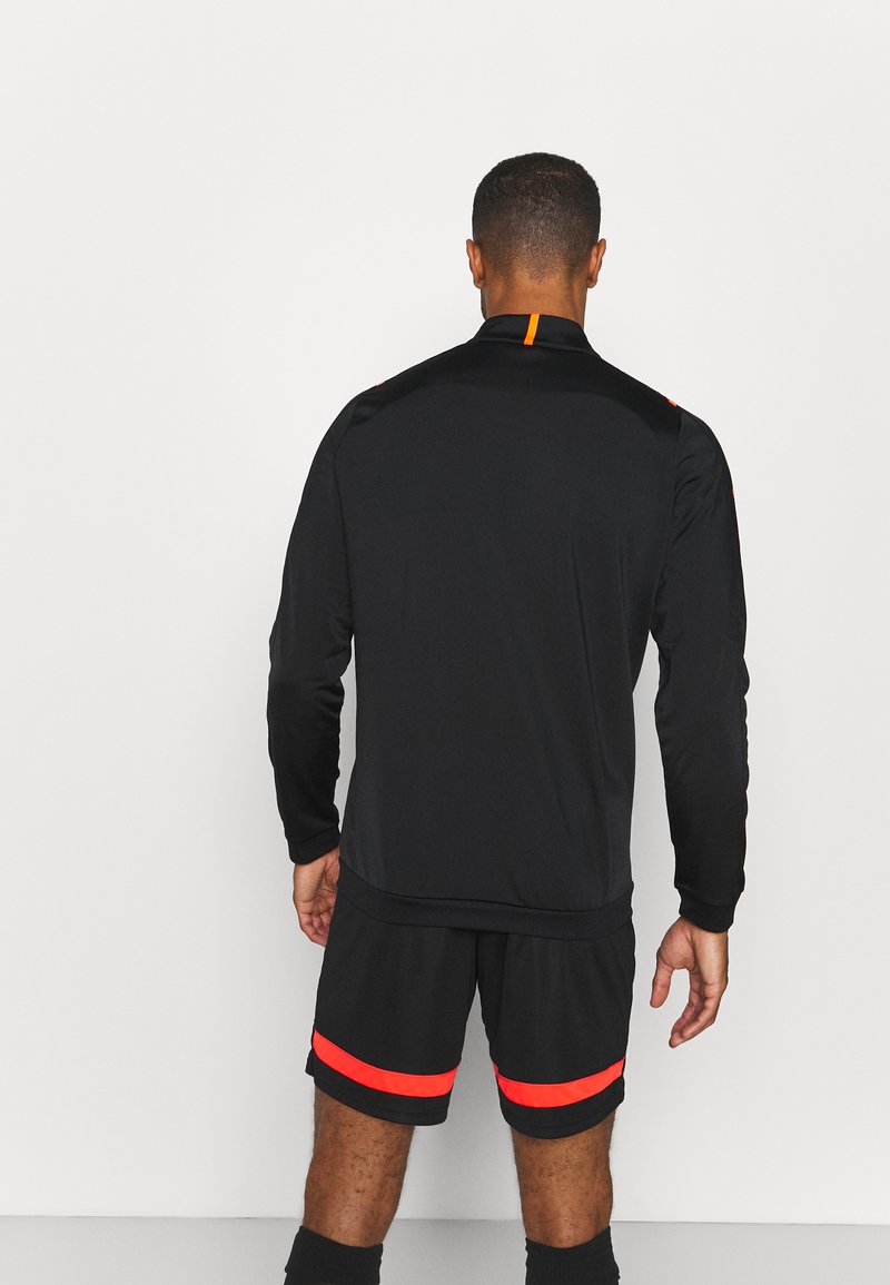 Herren Trainingsanzüge | JAKO CHALLENGE Trainingsjacke schwarz/neonorange/schwarz - XV62757 Herren Trainingsanzüge | JAKO CHALLENGE Trainingsjacke schwarz/neonorange/schwarz - XV62757