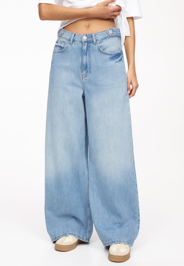 TAB DETAIL  - Jeans Relaxed Fit