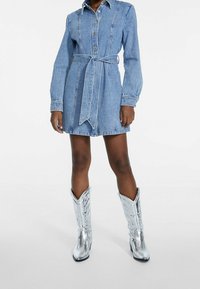 Stradivarius Farkkumekko - light blue