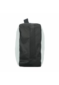 Bolso multifuncional en blanco y negro con superficie texturizada, cierre central con cremallera y un asa superior resistente para un fácil transporte.