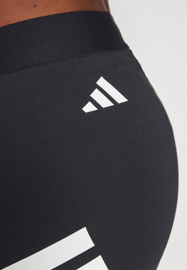 FUTURE ICONS THREE STRIPES BIKER SHORT - Leggings4