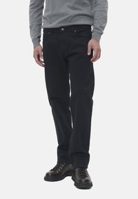 Matinique MIKE - Tiesaus kirpimo džinsai - black