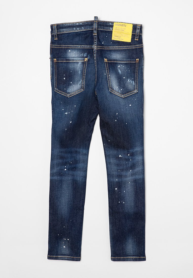 Jeans in denim skinny-fit di colore blu scuro con lavaggio scolorito. Presentano dettagli di schizzi di vernice, cinque tasche e un'etichetta del marchio gialla contrastante.