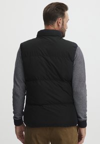 FQ1924 FQHugo - Liivi - black beauty