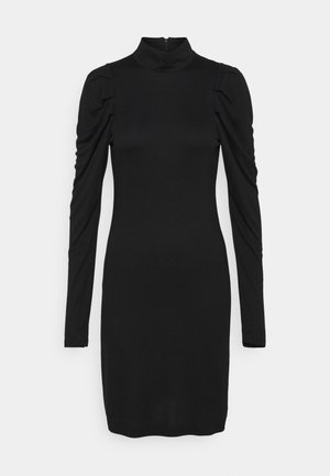 Robe noire mi-longue aux genoux, manches longues froncées et col montant, silhouette ajustée, fermeture éclair au dos.