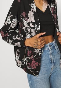 Vero Moda Bomberjacka - black