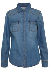 Jeansskjorta i medelblått med lång ärm, knäppning framtill, spetsig krage och två bröstfickor. Har kontrasterande sömnadsdetaljer.