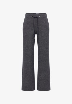 Tmavě šedé tepláky s volným střihem, vybavené stahovacím páskem s kovovými očky a rovnými nohavicemi. Hladká textura, minimalistický design.