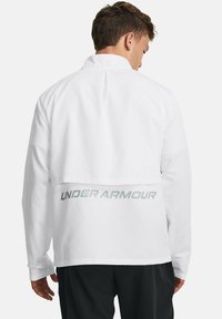 Under Armour LAUNCH - Chaqueta de running - white