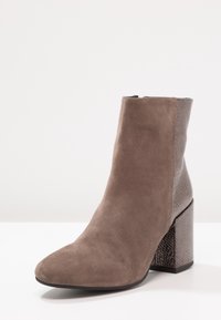 KIOMI Boots à talons - taupe