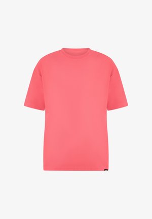 Korallenfarbenes T-Shirt mit kurzen Ärmeln aus weichem Stoff; verfügt über einen Rundhalsausschnitt, eine lockere Passform und minimale Nahtdetails.
