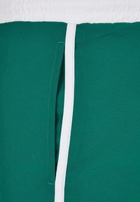 Urban Classics RETRO - Plaukimo šortai - white green