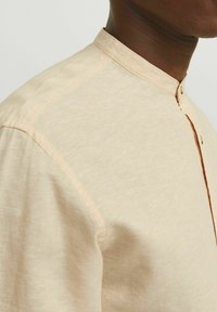 Jack & Jones JJESUMMER BAND LINEN MIX SHIRT - Pluus - apricot ice