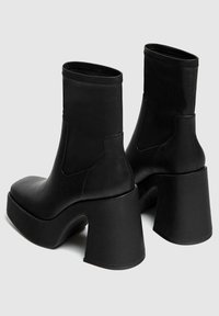 PULL&BEAR Bottines à plateau - black