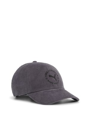 Mørkegrå kordfløjl baseballkasket med buet skygge og cirkulært Puma-logo broderet på frontpanelet.