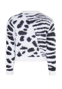 Maglione bianco peloso con strisce nere a zigzag, caratterizzato da un collo arrotondato e maniche lunghe. Texture morbida e design cropped.