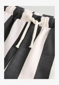 Unausgewählt, black and white stripe