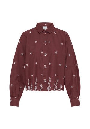 Bordeauxrode blouse met lange mouwen en knopen, met witte bloemenborduursel verspreid over en geconcentreerd bij de gezaagde zoom.