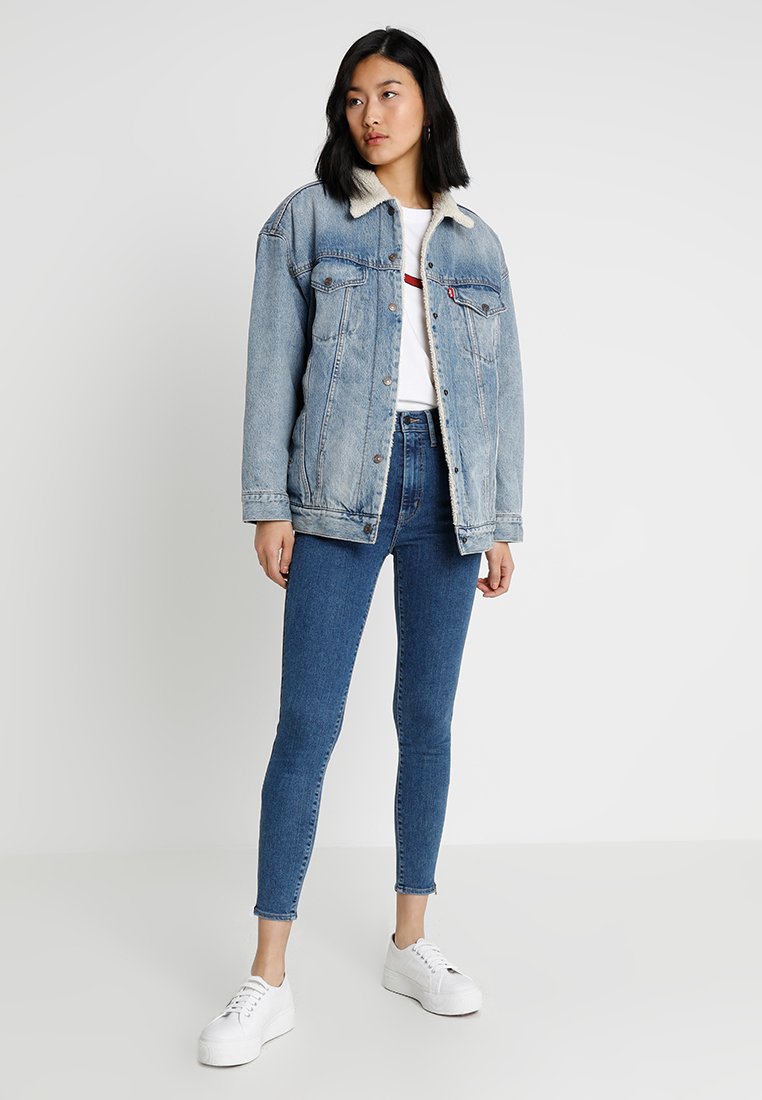 baggy sherpa trucker