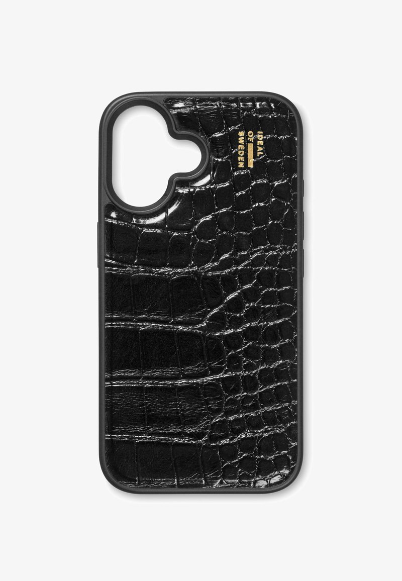 Funda de teléfono negra con patrón de cocodrilo y acabado brillante. Presenta un corte para la cámara y el logotipo de la marca en dorado. Material plástico duradero.