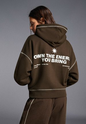 Bershka, PRINTED - HOODIE - Sweat à capuche - dark brown