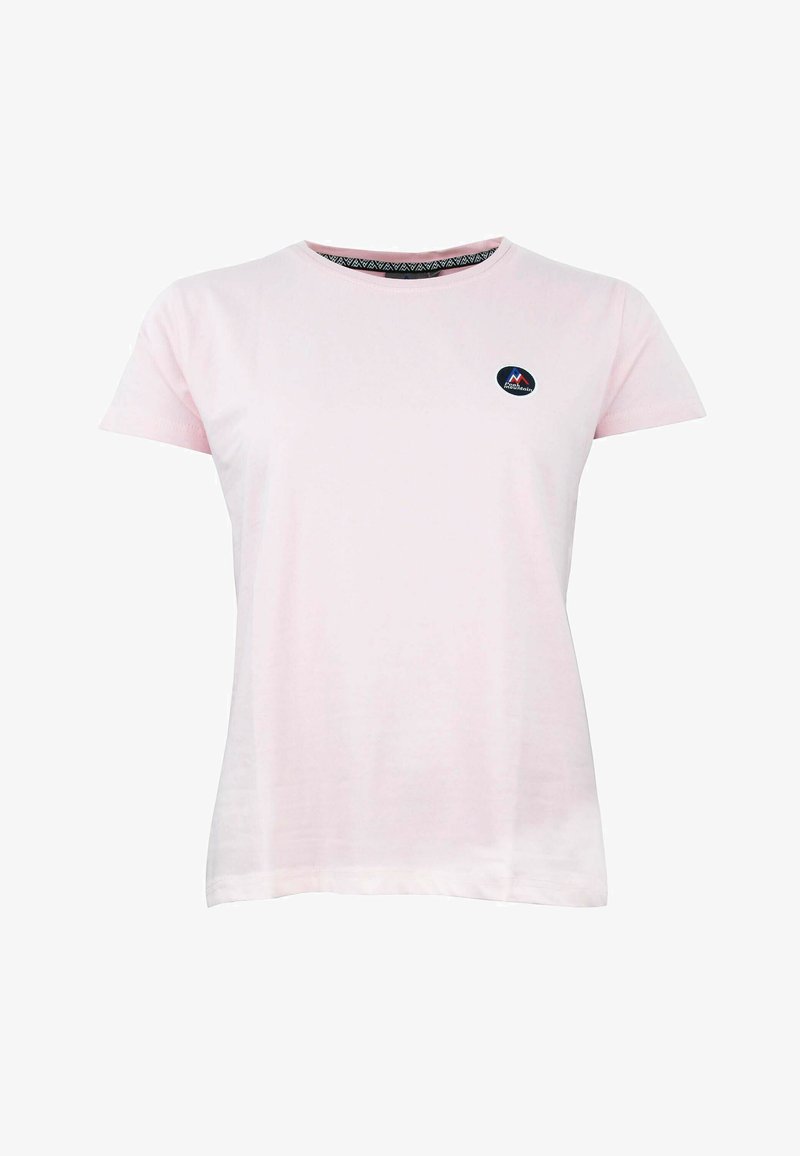 Lyserød bomulds t-shirt med korte ærmer, rund hals og et lille broderet sort og blåt logo på venstre side. Glat tekstur.