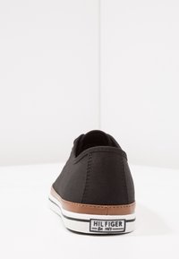 Tommy Hilfiger Tenisky - black