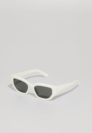 Gafas de sol rectangulares blancas con lentes negros. Fabricadas en plástico mate, con bordes ligeramente curvados y patillas rectas y elegantes.