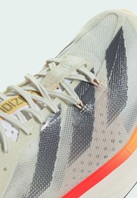 adidas Performance ADIZERO ADIOS PRO 3 - Utcai futócipők - ivory   iron metallic   crystal sand