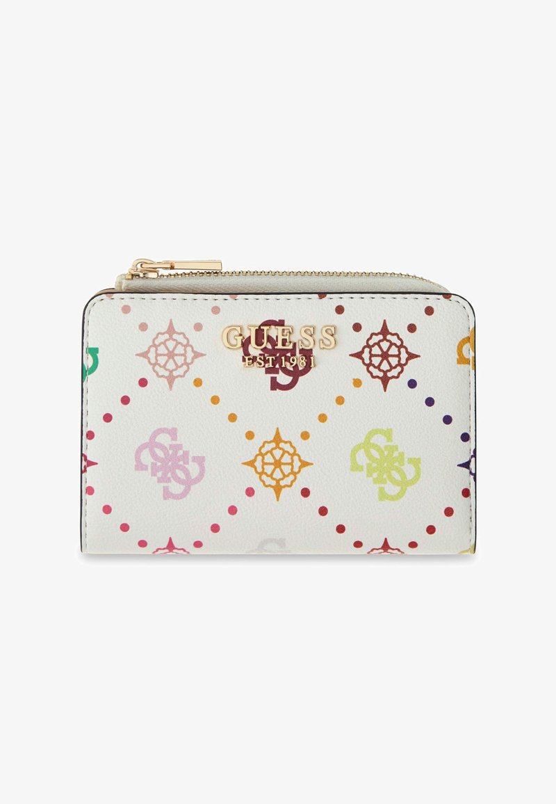 Portefeuille blanc zippé avec motifs géométriques multicolores et logos, inscription dorée "GUESS EST 1981" sur le devant.