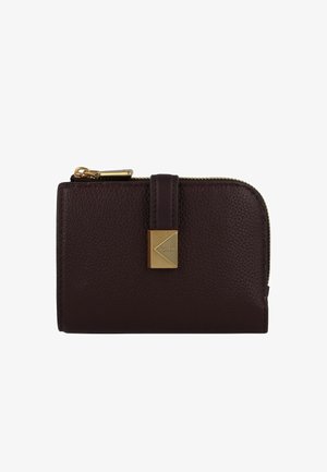 Donker bordeauxleren portemonnee met een gestructureerde afwerking, goudkleurige rits en een gouden accent op de voorkant met een geometrisch ontwerp.