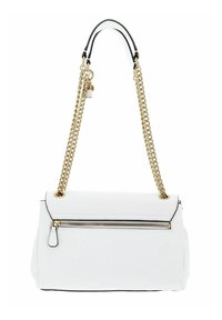 Sac à main en cuir blanc avec une bandoulière en chaîne dorée, poche frontale zippée et garniture noire. Texture lisse avec une forme structurée.