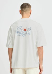Solid SDOSRICK - Trükipildiga T-särk - off white