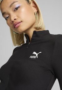Puma CLASSICS  - Camiseta de manga larga - black