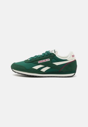 CLASSIC AZ - Sneakers basse - classic green/chalk
