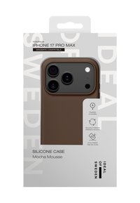 Silikonecover til iPhone 17 Pro Max i en mocha mousse-farve, med en glat tekstur og udskæringer til tre kameralinser. MagSafe-kompatibelt.