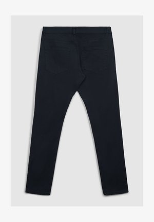 Pantaloni blu scuro a taglio slim, con vita piatta, cinque tasche e una texture liscia. Le tasche posteriori sono inclinate e cucite.