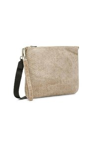 Borsa a clutch in tessuto beige con superficie testurizzata, chiusura con zip e tracolla nera rimovibile per versatilità. Presenti dettagli in hardware argentato.
