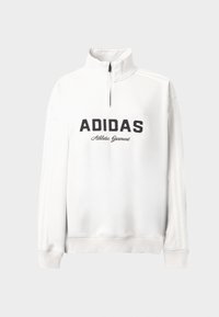Felpa sportiva bianca con colletto a mezza zip, caratterizzata da testo nero "ADIDAS" e logo "Athletic Garment", e tre strisce bianche sulle maniche.